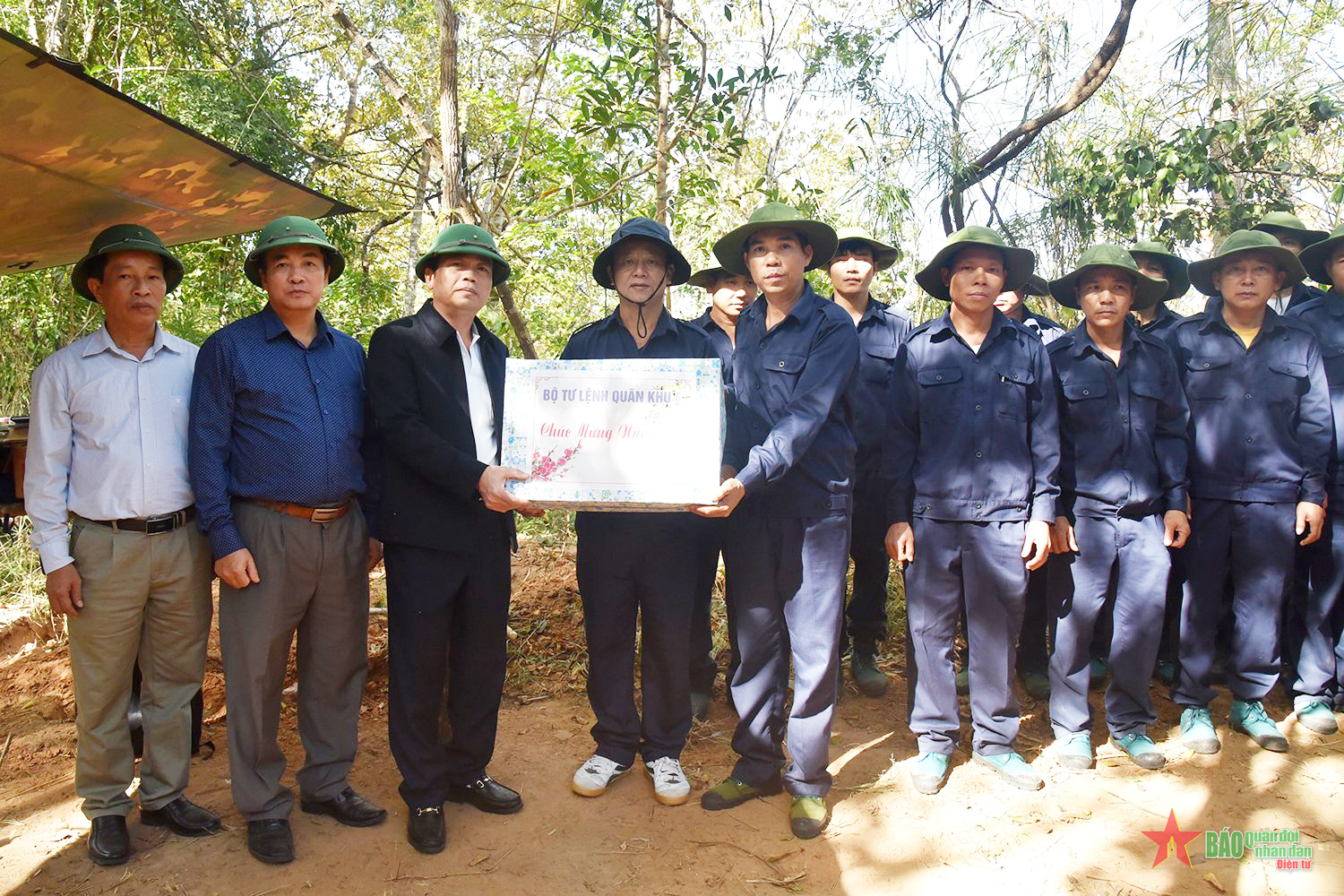 Hương vị Tết Việt trên đất Triệu Voi